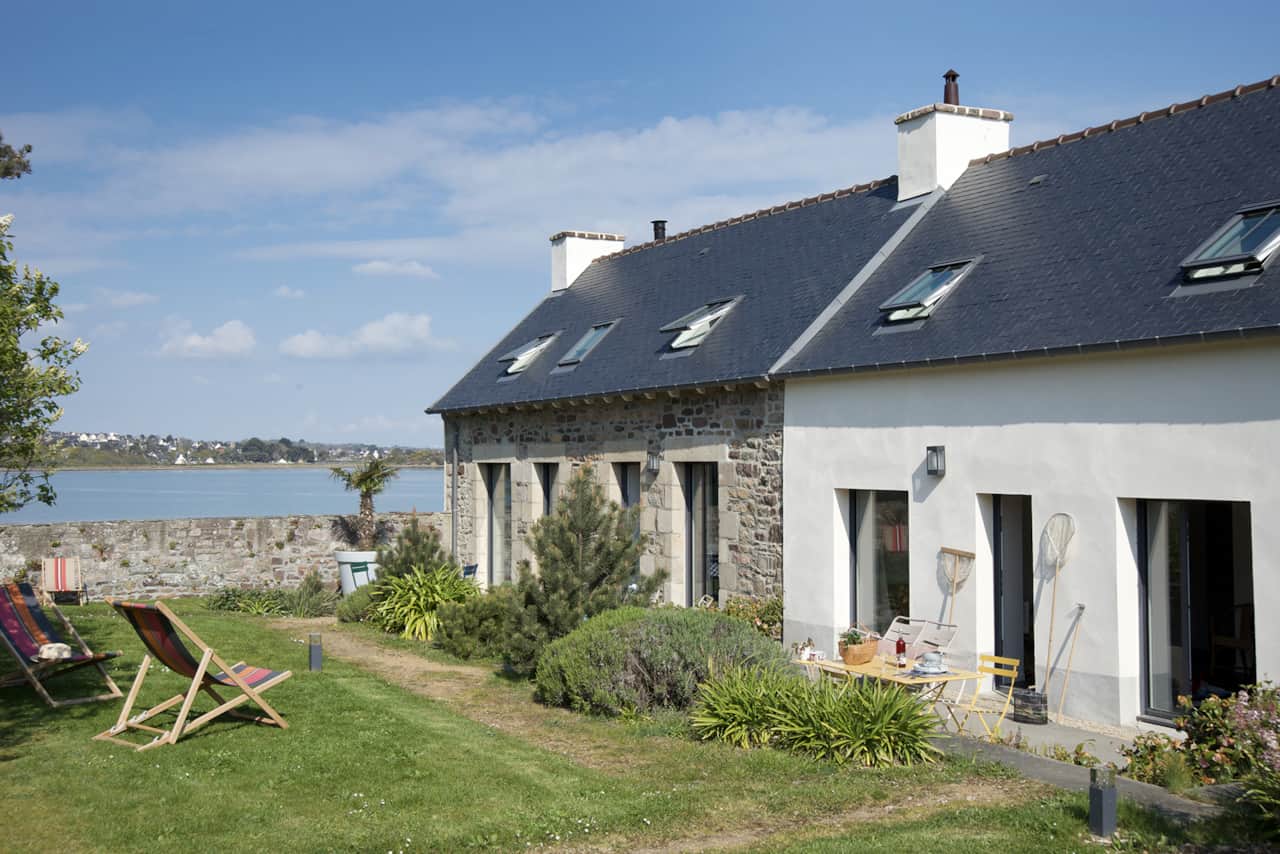 Les gîtes Ty roz et Ty mam goz et leur jardin de bord de mer en baie de Paimpol