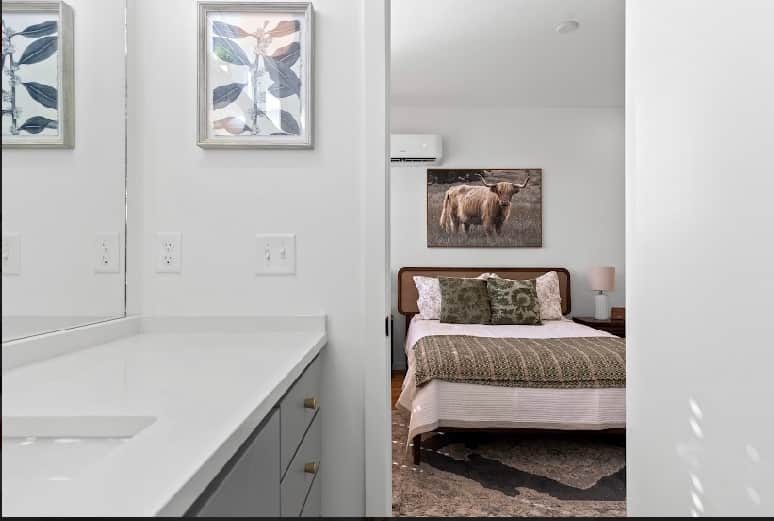 Full bathroom connected to Bedroom 1
