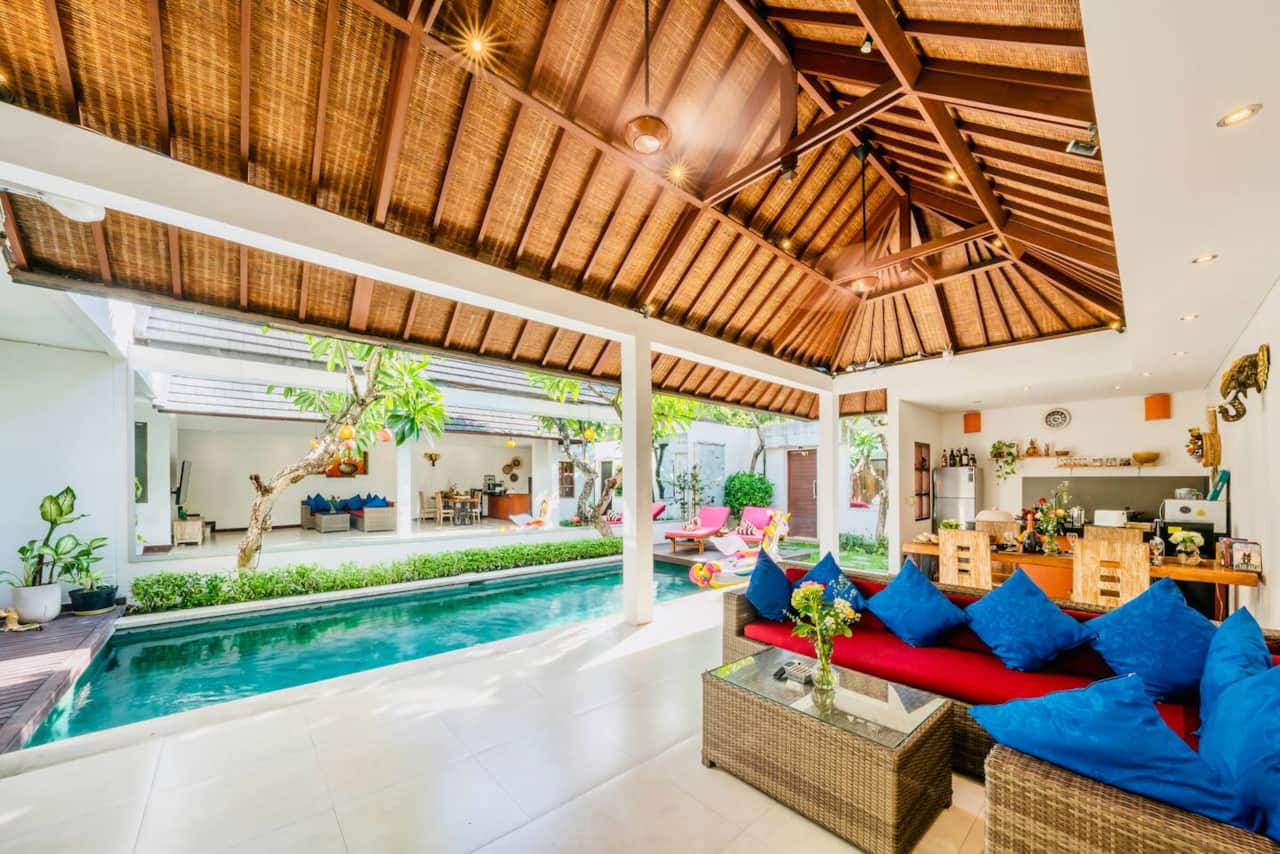 Spacious Poolside Living for Tropical Comfort – Villa Olli