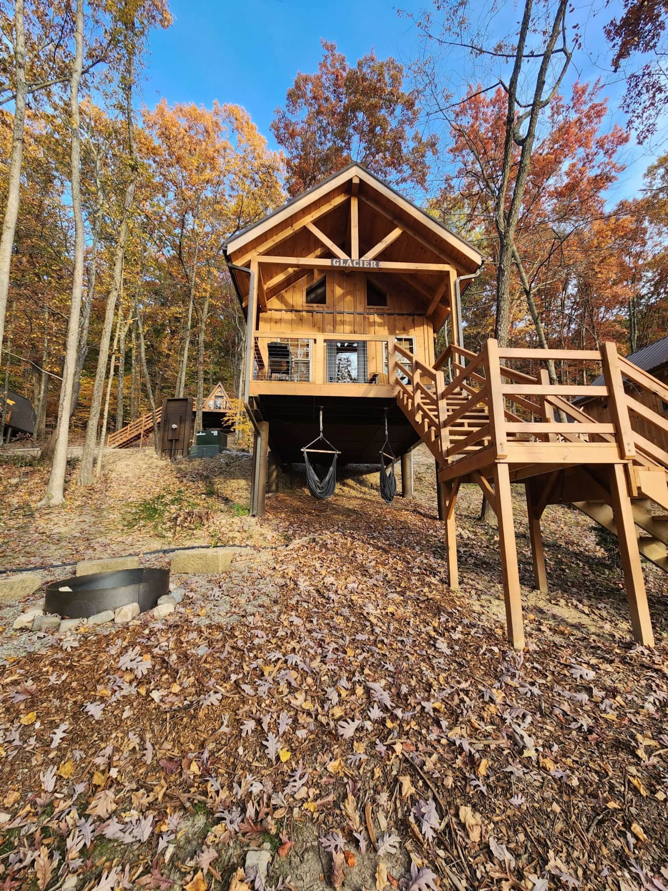 Glacier/Lakeview Pet Friendly 46 Person Midsize Cabin Cabin in