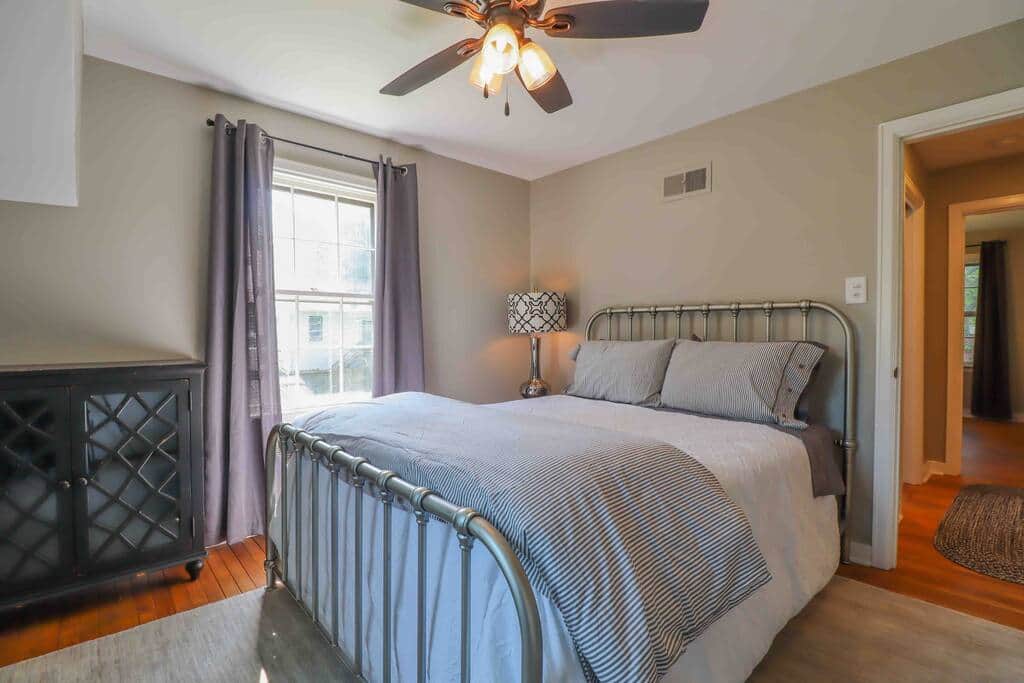 Bedroom 2 with Queen bed. Bedroom 2 with Queen bed.