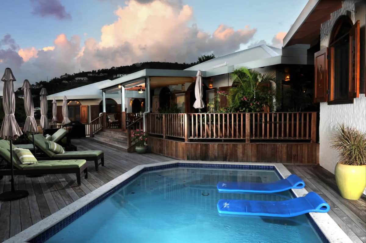 Villa De Vida pool and view