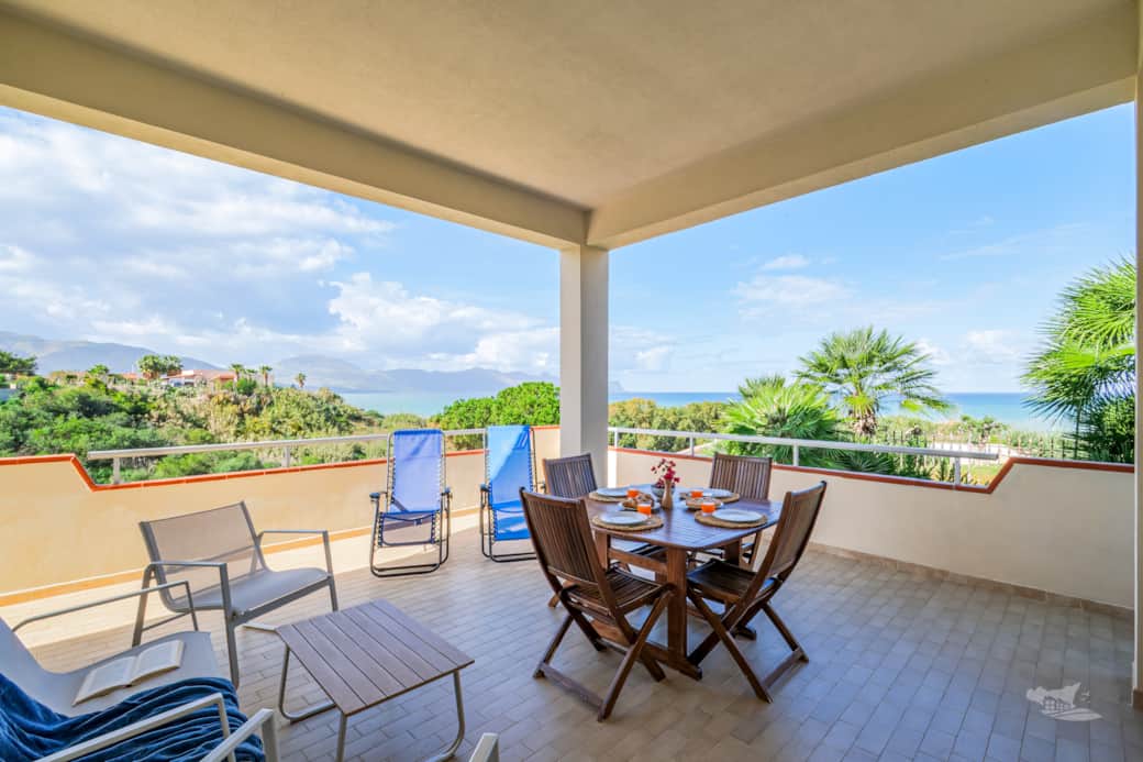 Relax on the stunning veranda with breathtaking sea views and unforgettable sunsets. Relax on the stunning veranda with breathtaking sea views and unforgettable sunsets.