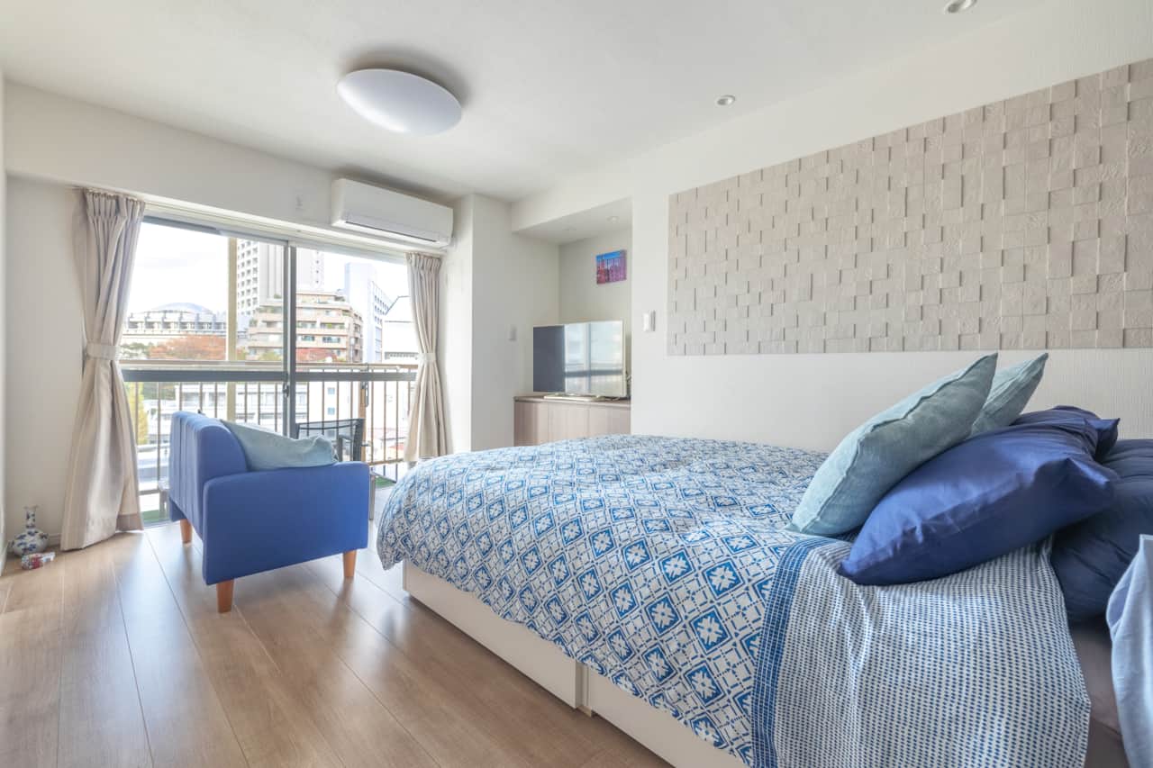 Start your day with Tokyo skyline views right from your bed