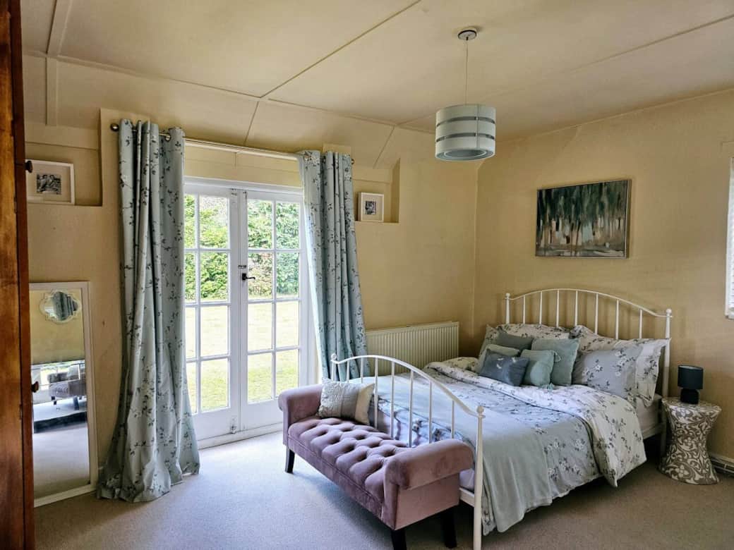 Large and bright bedroom with fitted wardrobes and direct access to the garden.