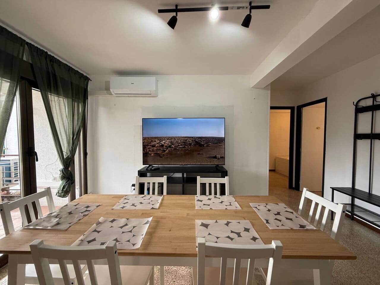 Comedor para 6 con Smart TV y aire acondicionado