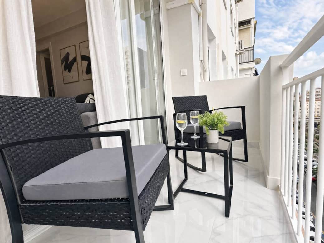 Terraza muy agradable y con moderno y renovado mobiliario Terraza muy agradable y con moderno y renovado mobiliario