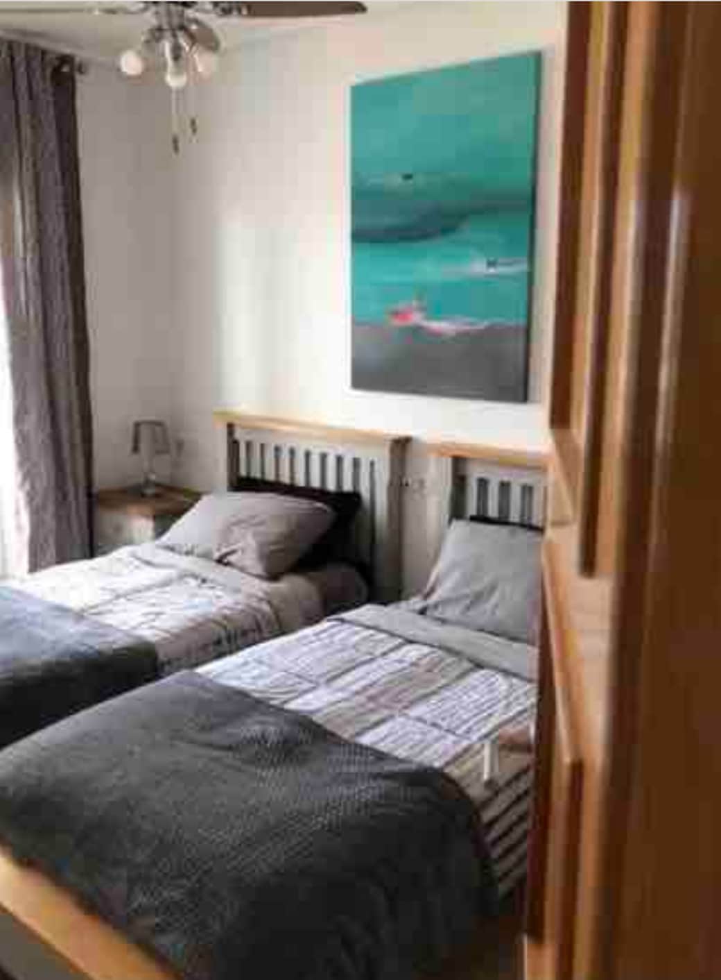 Twin Beds 