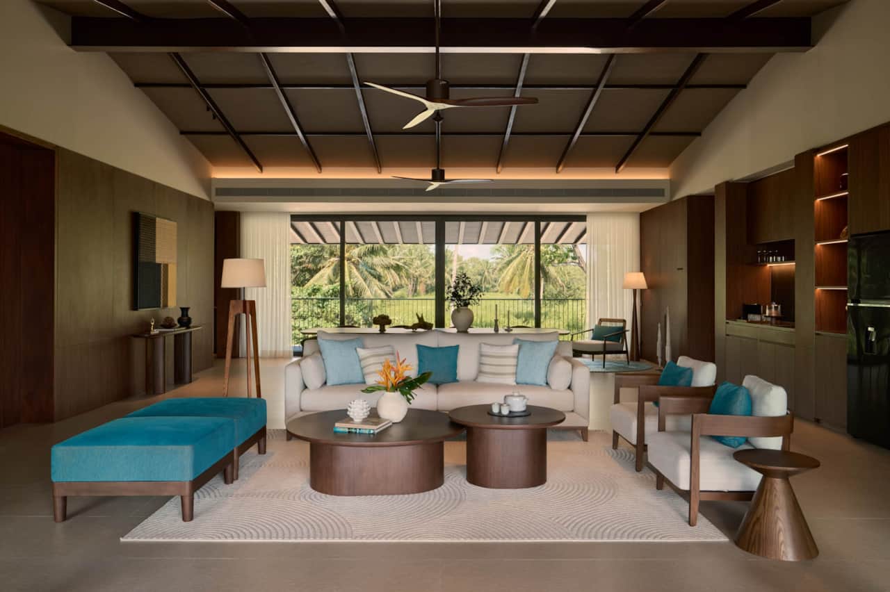 Star King Suite - Living & Pantry Area