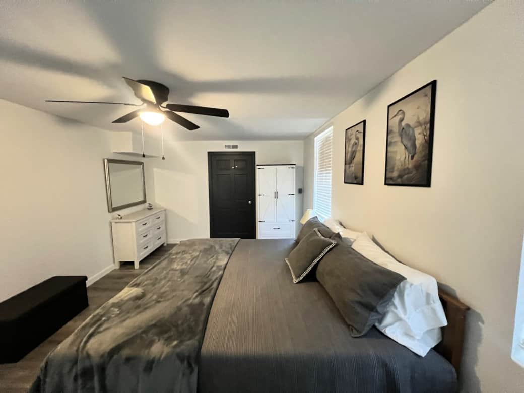 King Bedroom 2 with lake view