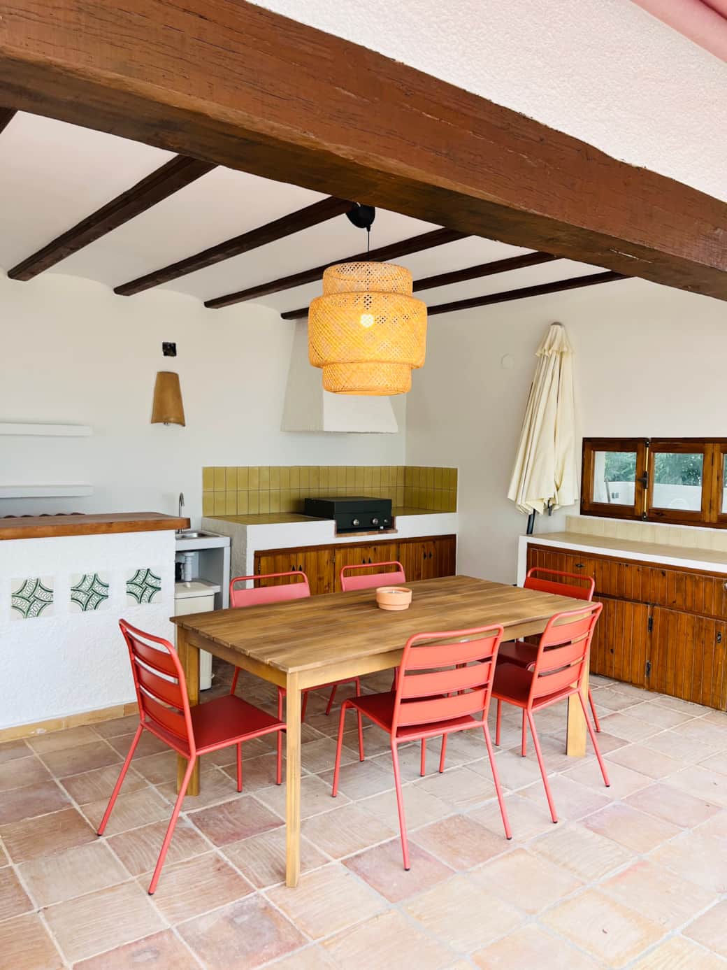 Outdoor kitchen with gas grill