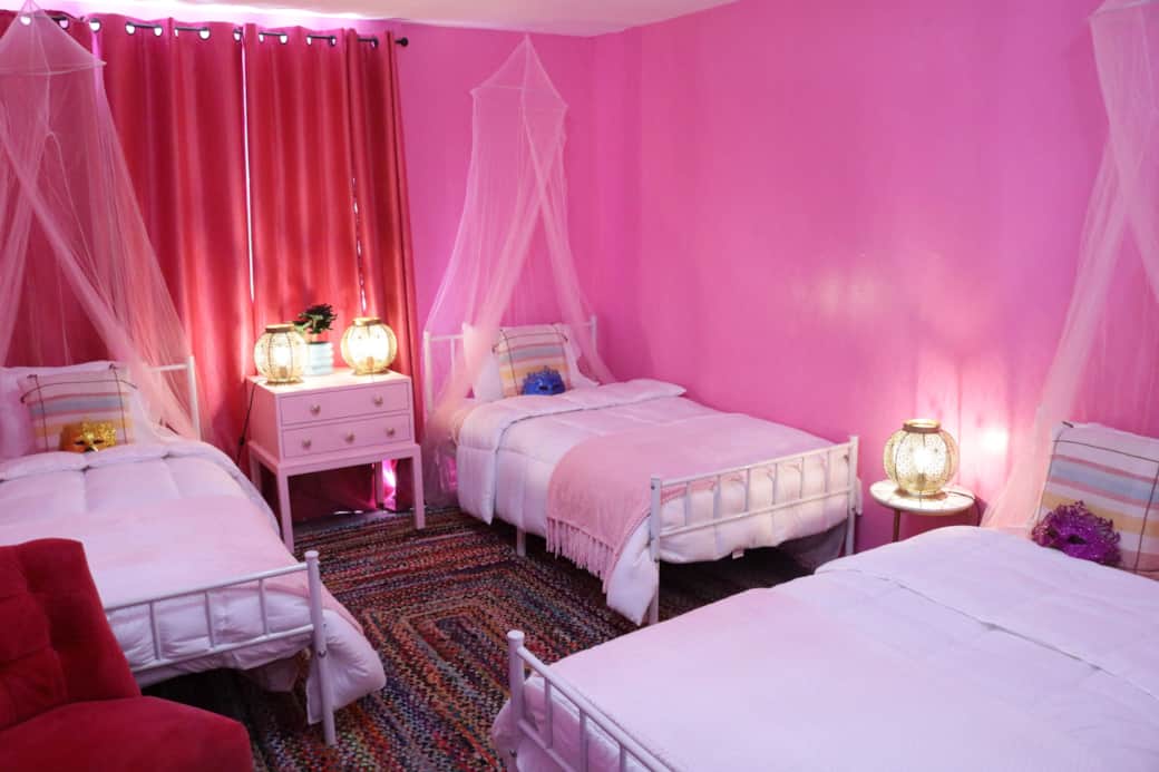 3rd bedroom/w three twin beds