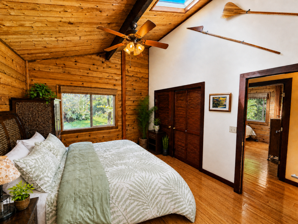 🌙 Wake up beneath vaulted ceilings with soft light streaming through the skylight