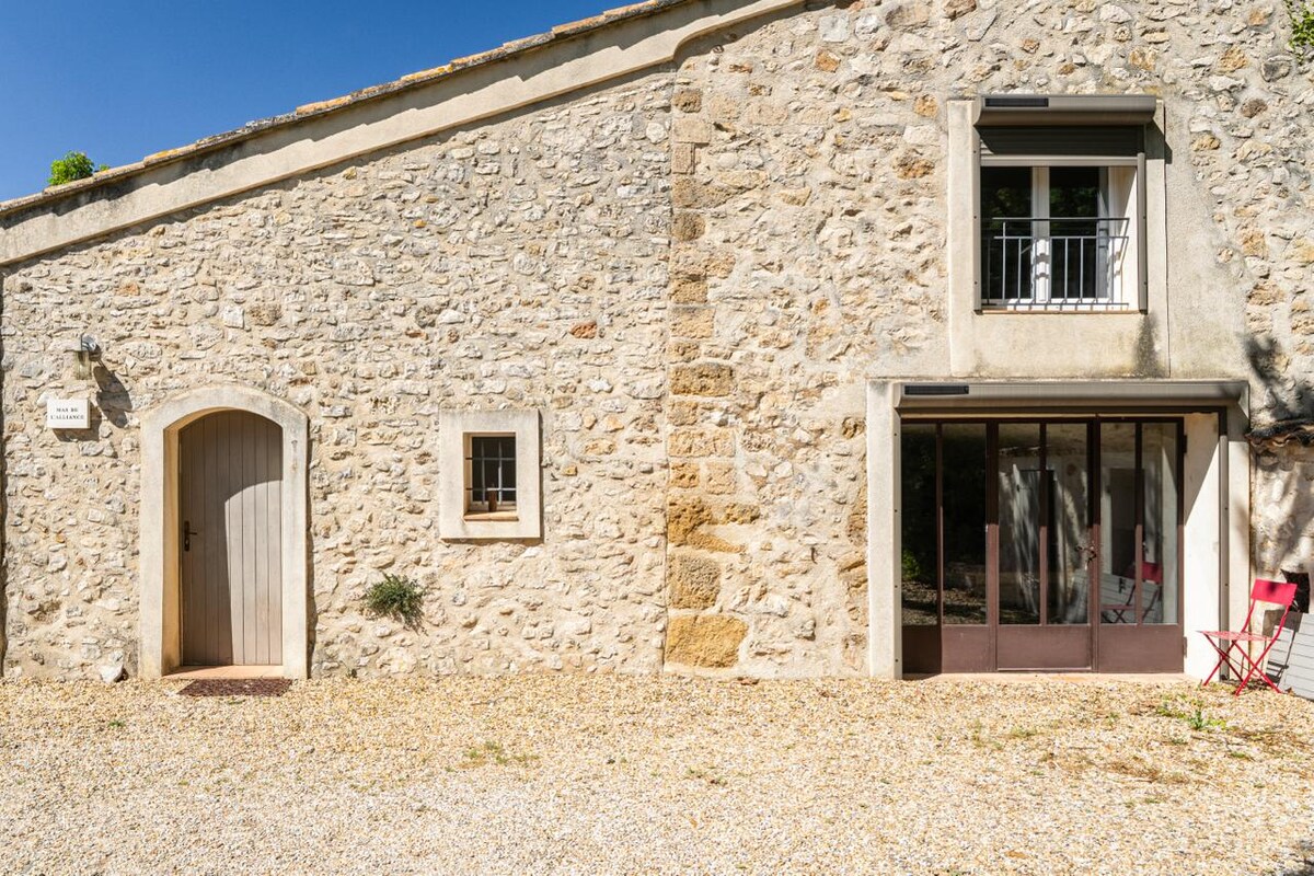 Provençal farmhouse & padel court swimming pool AC