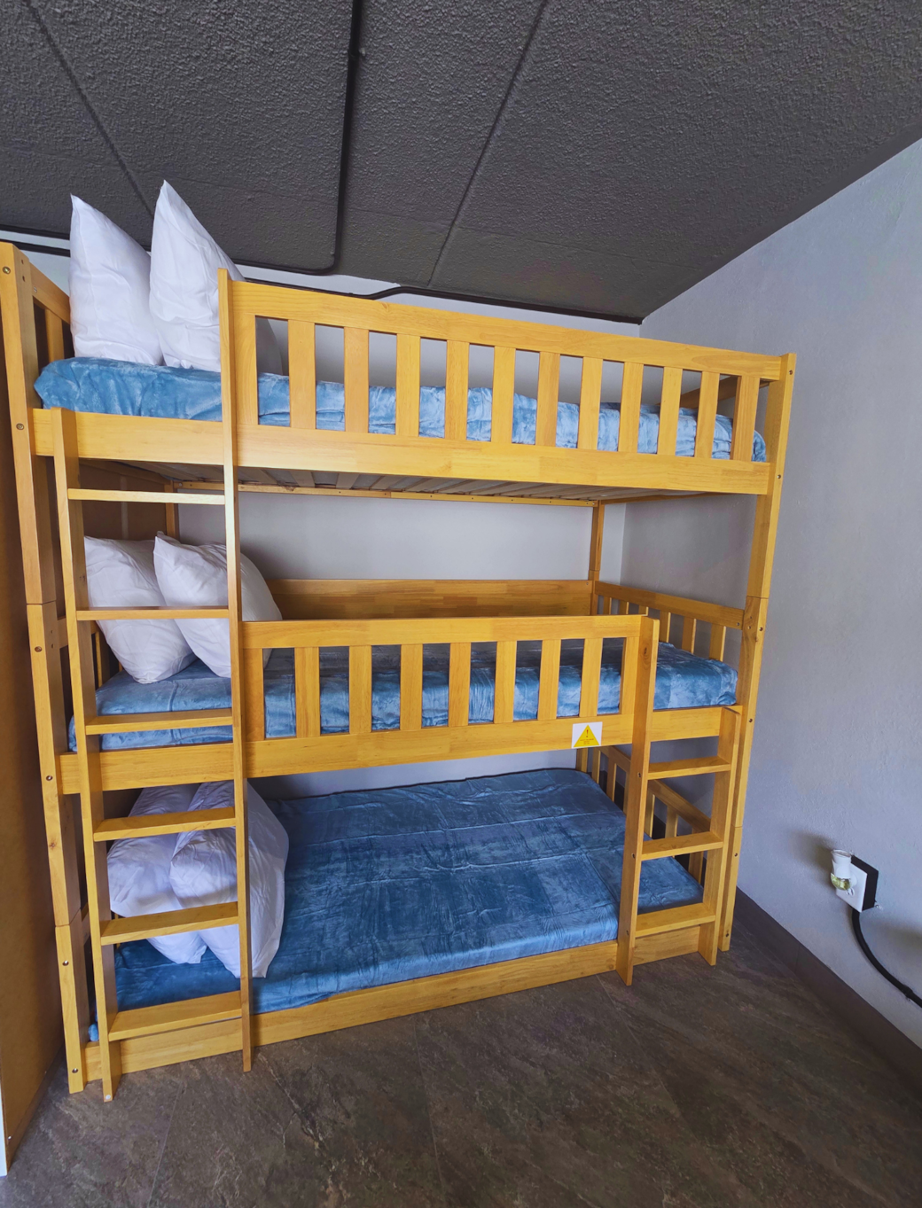 Cozy bunk for three with high-quality linens and pillows. Treasure Island, FL Cozy bunk for three with high-quality linens and pillows. Treasure Island, FL
