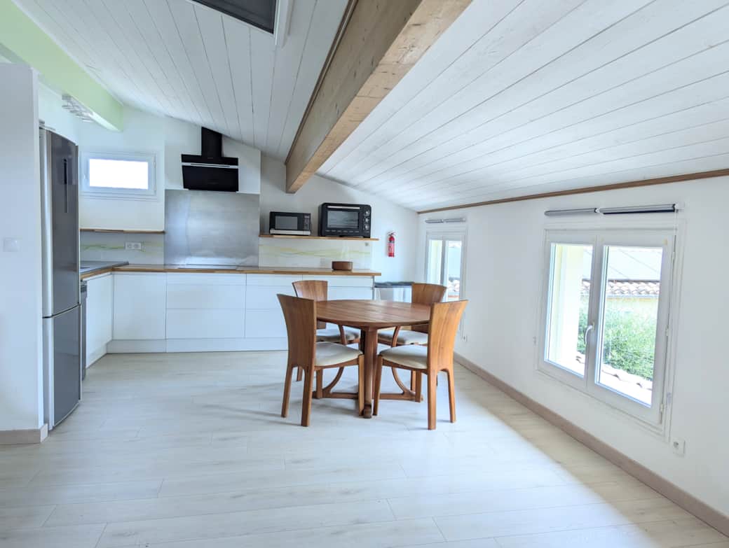 Gite studio kitchen / dining area (upstairs)