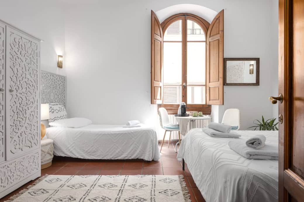 Camera da letto con letto matrimoniale e letto singolo Camera da letto con letto matrimoniale e letto singolo