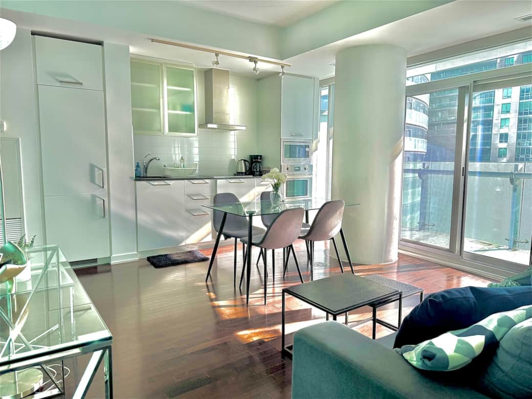 Unwind in a spacious living room with a cozy couch, 42” Smart TV, blazing-fast Wi-Fi, and breathtaking CN Tower views. Perfect for streaming, relaxing, or enjoying the stunning city skyline morning to night in total comfort and style.