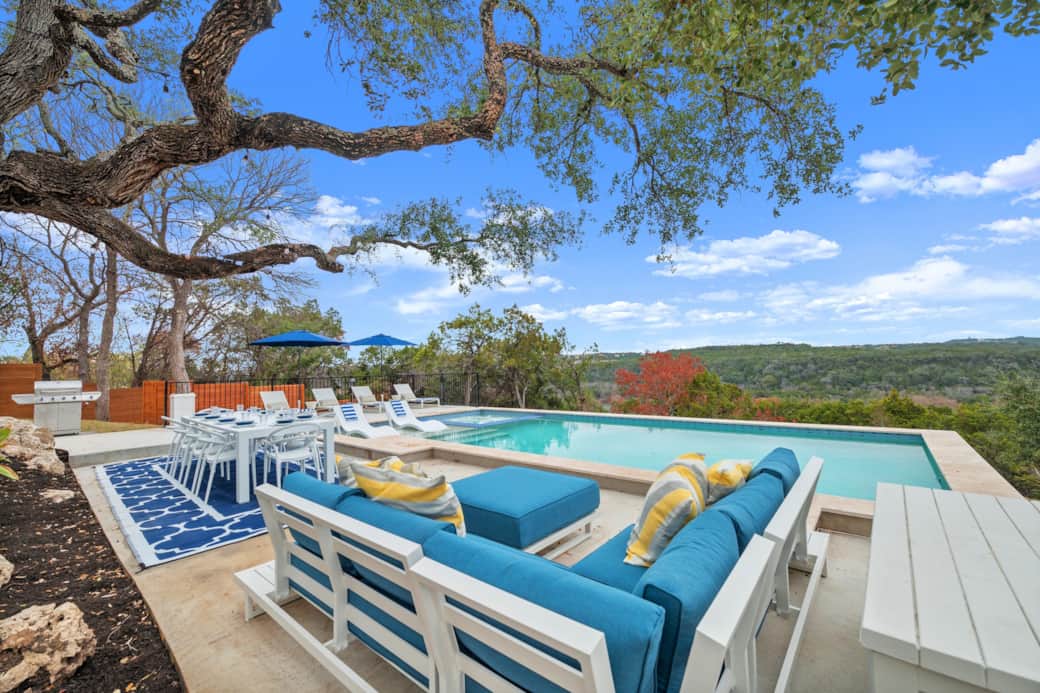 Outdoor Pool and Spa with a View, Dining table and BBQ Grill