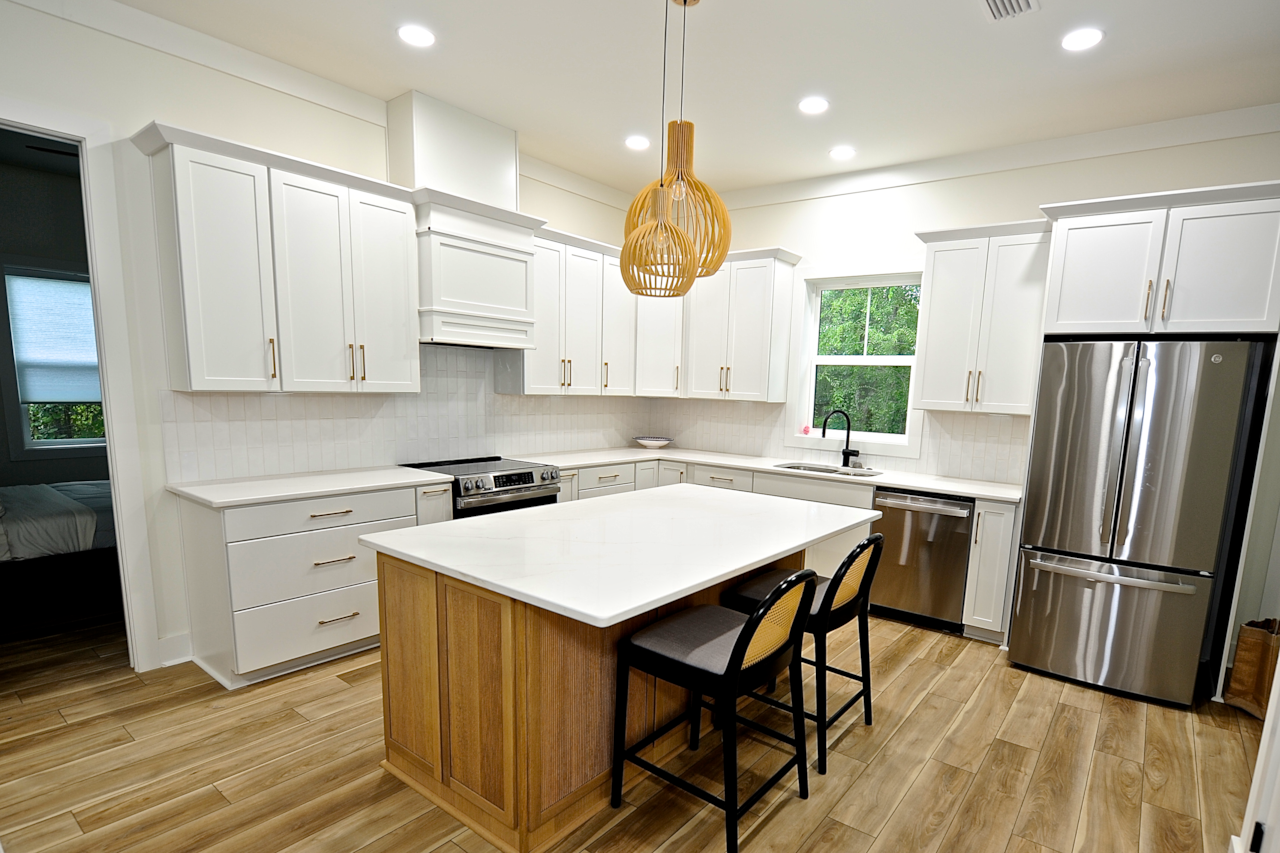313 N 9th St - Full Kitchen with Breakfast Bar