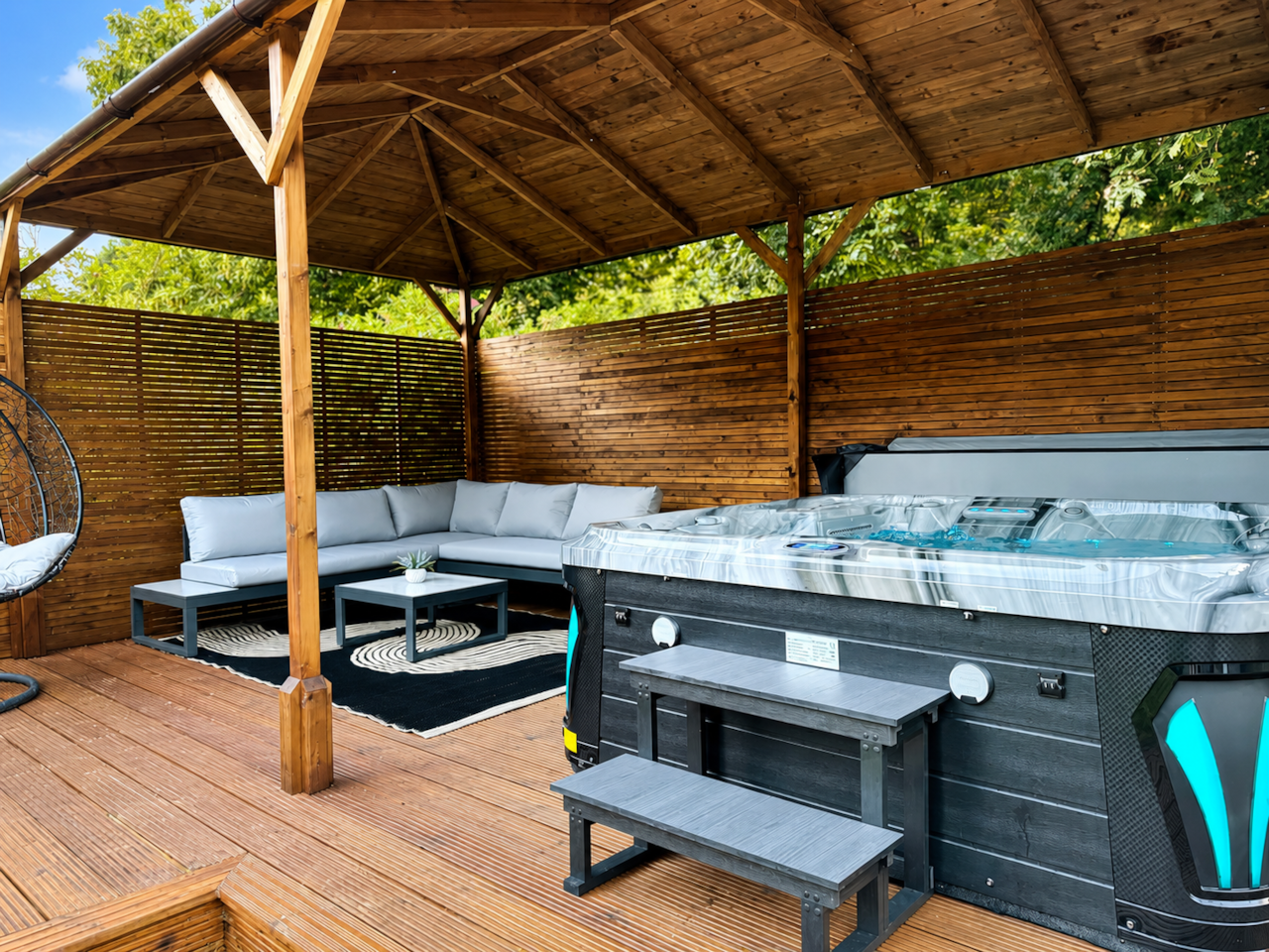 Yew Lodge 1 Hot TUb Area