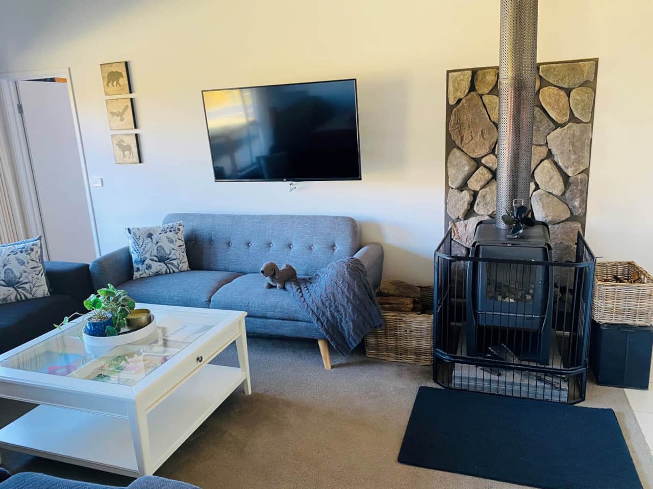 Elm King Apartment Lounge 2