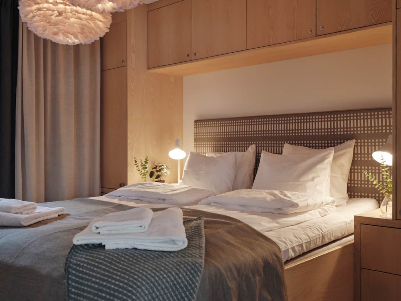 Main bedroom med dubbelsäng 