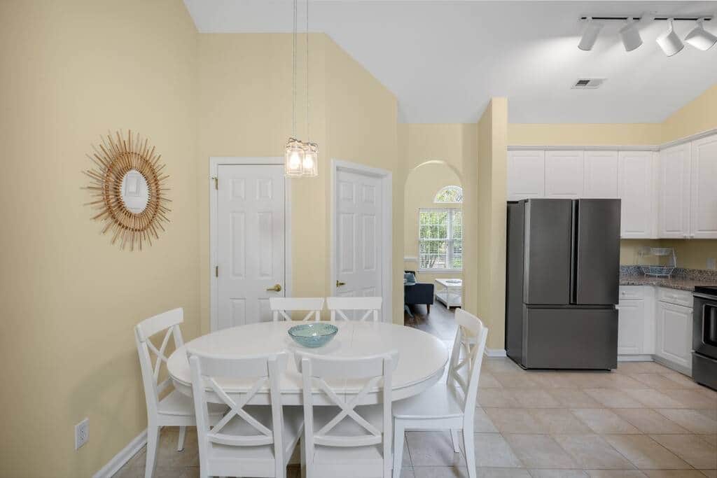 Need some extra storage, put the food in the pantry! Need some extra storage, put the food in the pantry!