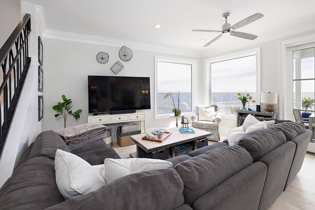 Living area with panoramic view of the ocean.