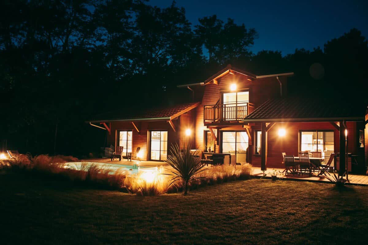 La cabane confort vue du soir
