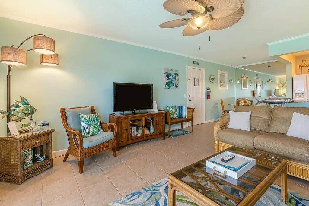 thirtythreebythesea-living-room-tv thirtythreebythesea-living-room-tv