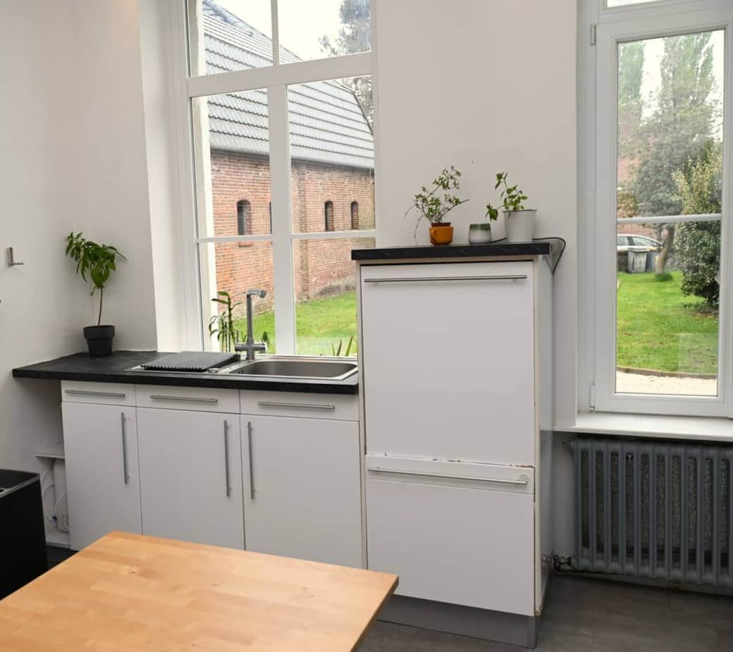 Première cuisine. Cuisine du Duplex du  Domaine au Rez-de-chaussée avec tous les équipements nécessaires.