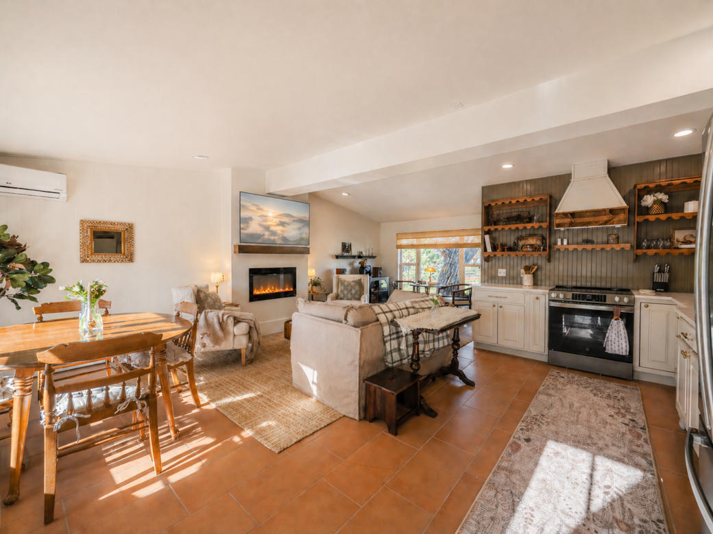 Stay Casper+ Living+ Kitchen