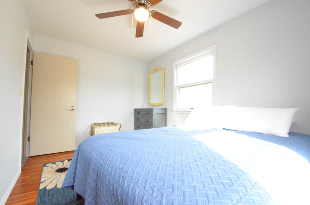 The Blue Bedroom - Queen sized bed with a Roku TV and power for your devices. 