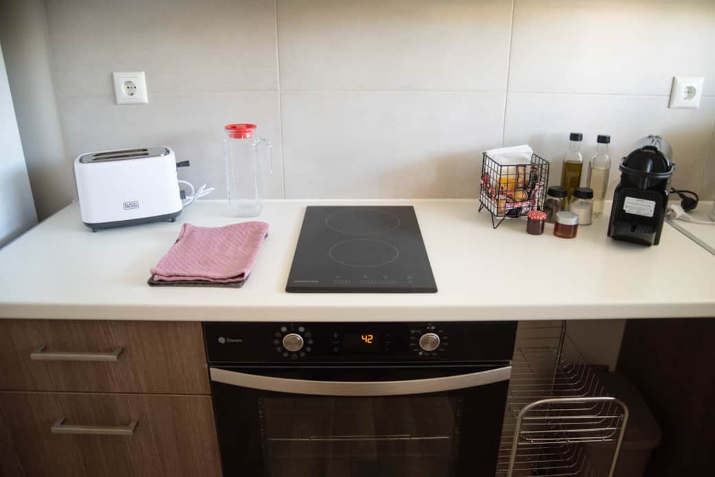 Kitchen oven