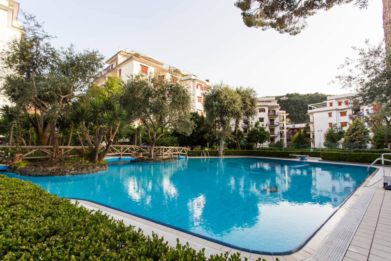 swimming pool share