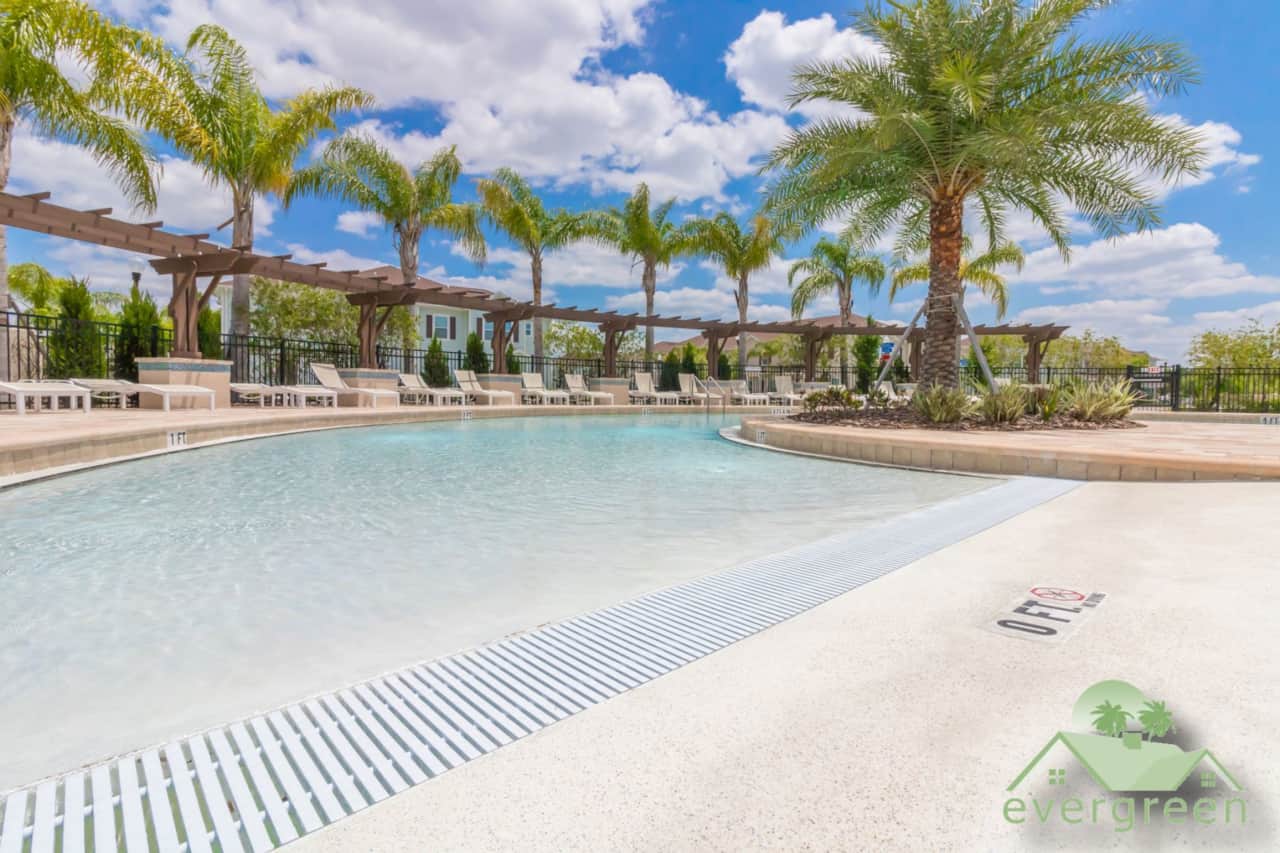 Zero-entry swimming pool