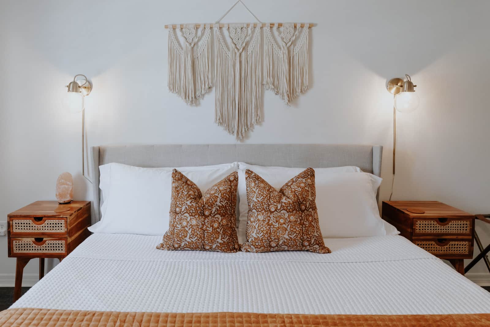 https://l.icdbcdn.com/oh/b4ff11f3-d8e0-486e-8320-16f804387c90.jpg?w=2080-13