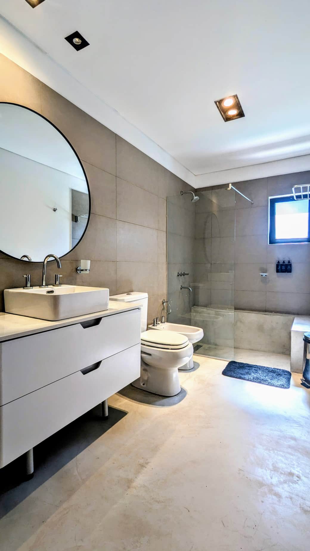 Baño, ducha, bidet, shampoo, acondicionador, jabón liquido, casa de fin de semana Campo Timbó
