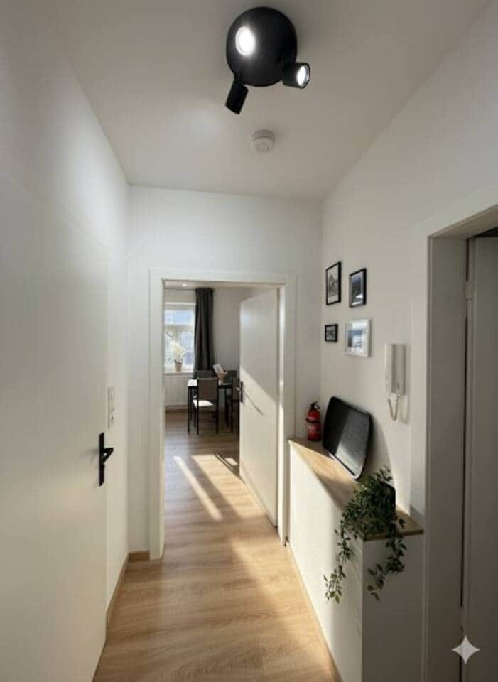 Flur mit Blick zur Küche/Essbereich