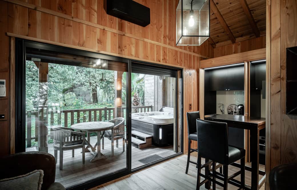 Salle à manger et terrasse