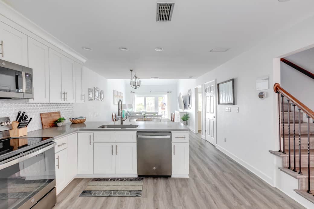 The kitchen overlooks the dining area and living room, great for entertaining! The kitchen overlooks the dining area and living room, great for entertaining!