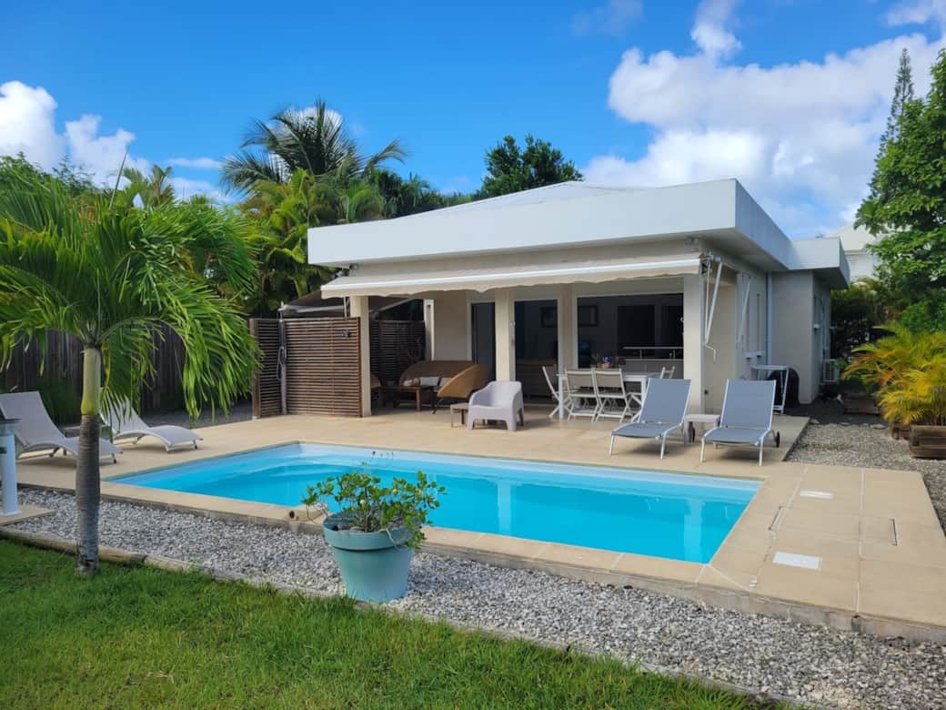 Il vous est fourni pour votre séjour des serviettes de plage (nous allégons vos valises ). Vous bénéficierez aussi pour votre séjour de 3 chaises de plage et 1 glacière pour vos moments farniente sur nos sublimes plages de Guadeloupe.