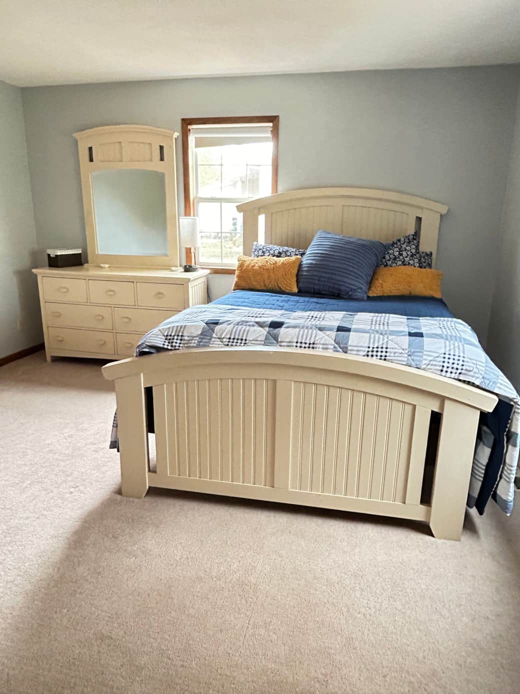 Main Bedroom (queen) and 3/4 bathroom