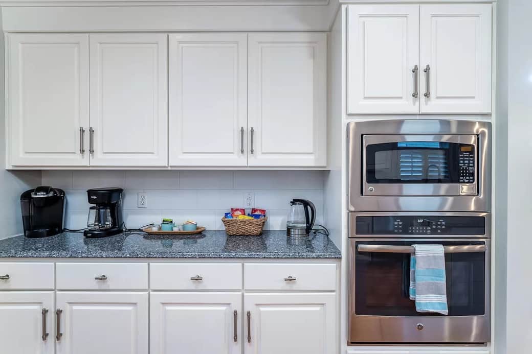 1Fl Kitchen 008 DoubleOvenAndCountertop