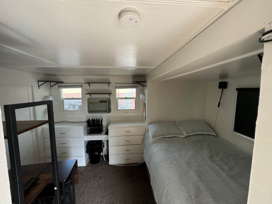 Double Bed with Bedside Lamp, Bedside Window with Window Darkening Shades Double Bed with Bedside Lamp, Bedside Window with Window Darkening Shades