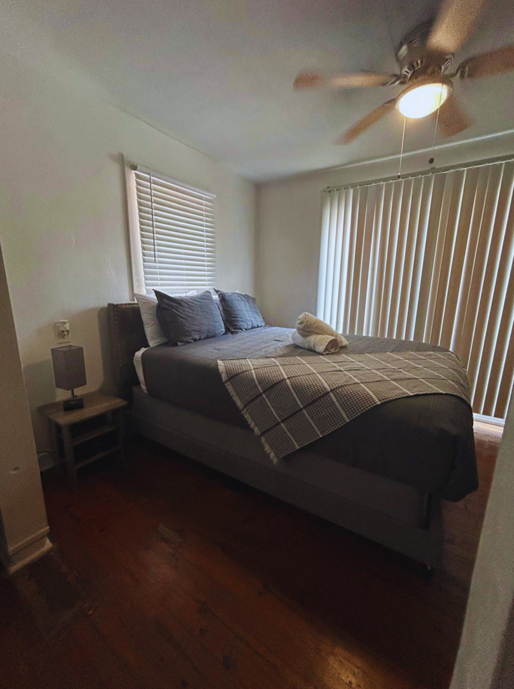 Cozy queen studio with a full kitchen, dining area, and modern bath. Lakeland, FL Cozy queen studio with a full kitchen, dining area, and modern bath. Lakeland, FL