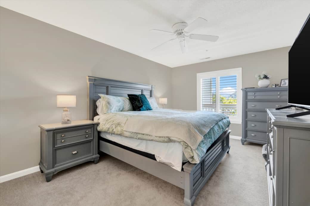 Primary bedroom - King bed