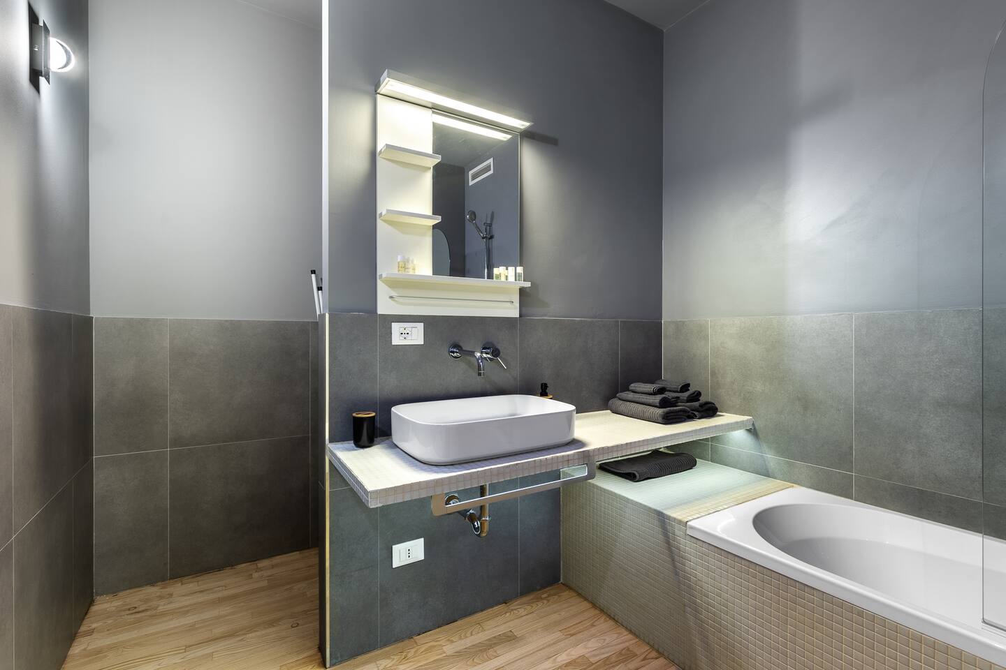 Bagno completo con Vasca della Seconda Camera da Letto 