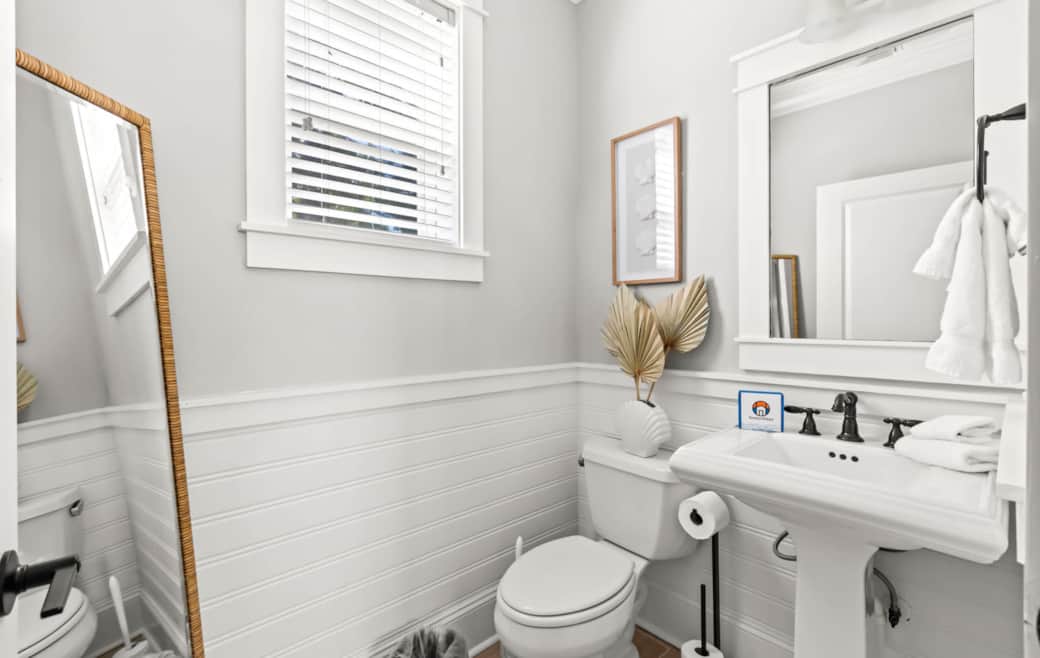 Level 1 Half Bath